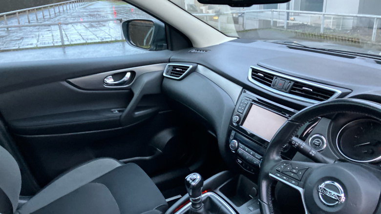 Nissan Qashqai 1.2 DiG-T N-Connecta 5dr Petrol Hatchback